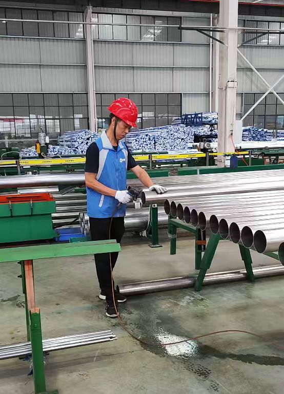 卡壓式連接不銹鋼水管的預處理步驟中，管材切口的處理方法是什么